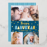 Carte De Vœux En Aluminium Blue 3 Photo Happy Hanoukka Fun Modern Real Gold<br><div class="desc">"Bonne Hanoukka." Amusant, ludique, fantaisiste, véritable feuille d'or artisanal et typographie bleu clair, une feuille d'or aléatoire Star of David motif, et des lignes dessinées à la main bleu marine de minuit recouvrent un arrière - plan bleu turquoise foncé. Ajoutez 3 photos de votre choix pour vous aider à lancer...</div>