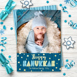 Carte De Vœux En Aluminium Blue Happy Hanoukka Photo Cute Modern Real Gold<br><div class="desc">"Bonne Hanoukka." Amusant, ludique, fantaisiste, véritable feuille d'or artisanal et typographie bleu clair, une feuille d'or aléatoire Star of David motif, et des lignes dessinées à la main bleu marine de minuit recouvrent un arrière - plan bleu turquoise foncé. Ajoutez la photo de votre choix et aidez à ouvrir à...</div>