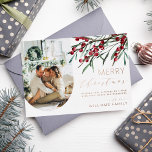 Carte De Vœux En Aluminium Boisson d'hiver Script Christmas One Photo Arche<br><div class="desc">Accueillez vos amis et vos proches pour un Joyeux Noël en cette saison de fêtes avec cette carte moderne élégante en papier d'aluminium avec des baies d'hiver aquarelle,  des tiges de feuilles botaniques,  une photo en arc de votre famille et un salut de vacances que vous pouvez personnaliser.</div>