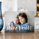 Carte De Vœux En Aluminium Briller | Photo complète Hanoukka Silver<br><div class="desc">Festive Hanoukka carte photo présente votre photo horizontale ou paysagère préférée dans un fond de saignement plein,  avec "brillant brillant" superposé en feuille d'argent en typographie de brosse lettrée à la main. Personnalisez l'avant de la carte avec vos noms et un court message de vacances.</div>