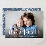 Carte De Vœux En Aluminium Briller | Photo complète Hanoukka Silver<br><div class="desc">Festive Hanoukka carte photo présente votre photo horizontale ou paysagère préférée dans un fond de saignement plein,  avec "brillant brillant" superposé en feuille d'argent en typographie de brosse lettrée à la main. Personnalisez l'avant de la carte avec vos noms et un court message de vacances.</div>