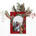 Carte De Vœux En Aluminium Cadre botanique d'hiver Rouge Deux photos Noël<br><div class="desc">L'élégante salutation de Noël rustique présente une verdure botanique d'hiver festive et un cadre photo de baies avec une photo en forme d'arc, un beau texte en papier d'aluminium sur un arrière - plan rouge classique, et une simple photo complète retour de la carte. Envoyez des salutations de vacances à...</div>
