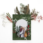 Carte De Vœux En Aluminium Cadre botanique d'hiver Vert Deux photos Noël<br><div class="desc">L'élégante et rustique salutation de Noël comprend un cadre botanique d'hiver festif et des baies avec photo en forme d'arc, de beaux textes en papier d'aluminium sur un arrière - plan vert de pin, et une simple photo complète retour de la carte. Envoyez des salutations de vacances à votre famille...</div>