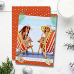 Carte De Vœux En Aluminium 'C'Est La Plage Tropicale Mer-Soleil Noël Été<br><div class="desc">'Tis The Sea-sun Tropical Beach Summer Christmas Cards Foil Cartes de fin de année vous propose votre photo préférée entourée d'un cadre amusant sur la plage de tongs, de feuilles de palmiers et de fleurs avec une ambiance un peu rétro vintage avec de véritables accents de papier peint. Personnalisez la...</div>