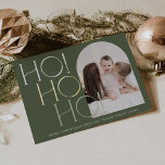 Carte De Vœux En Aluminium CHARLIE Green Gold Foil Ho Ho Ho Photo Noël<br><div class="desc">Carte de vacances CHARLIE Green Gold Foil Ho Ho Ho Photo Foil de Noël. Personnalisez l'avant de la carte avec une photo,  votre nom de famille et l'année. Personnalisez le dos avec un accueil de vacances ou des nouvelles de famille en option,  et votre nom de famille.</div>