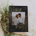 Carte De Vœux En Aluminium Citrus et épices | Christmas Photo Gold<br><div class="desc">Une carte de vacances moderne et élégante qui encadre votre photo carré dans un cadre doré magnifiquement détaillé avec des tranches d'agrumes, de l'anis étoilé, et des bouges de pin sur un arrière - plan chic noir de charbon de bois. "Joyeux Noël" apparaît en haut à droite, avec votre nom...</div>