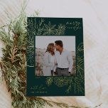 Carte De Vœux En Aluminium Citrus et épices | Christmas Photo Gold<br><div class="desc">Une carte de vacances moderne et élégante qui encadre votre photo carré dans un cadre doré magnifiquement détaillé avec des tranches d'agrumes, l'anis étoilé, et des bouges de pin sur un arrière - plan chic chasseur vert. "Joyeux Noël" apparaît en haut à droite, avec votre nom de famille en bas....</div>
