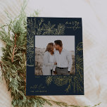 Carte De Vœux En Aluminium Citrus et épices | Christmas Photo Gold<br><div class="desc">Une carte de vacances moderne et élégante qui encadre votre photo carré dans un cadre doré magnifiquement détaillé avec des tranches d'agrumes, de l'anis étoilé, et des bouges de pin sur un arrière - plan chic bleu nuit. "Joyeux Noël" apparaît en haut à droite, avec votre nom de famille en...</div>