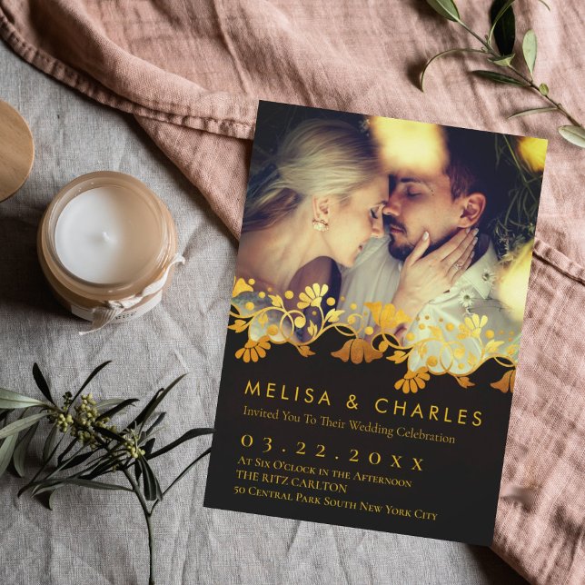 Carte De Vœux En Aluminium Élégant monogramme fleuri or (Gold foil photo wedding invitation)