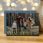 Carte De Vœux En Aluminium Festive Salutation Joyous Hanoukka photo horizonta<br><div class="desc">Notre design festif et élégant de carte Hanoukka est la façon parfaite de montrer vos photos de famille horizontales ou orientées paysage préférées. Design caractéristiques "Joyous Hanoukka" dans la typographie brillante feuille d'or et écriture manuscrite,  avec votre nom de famille. Les cartes retournent à un motif étoilé blanc.</div>
