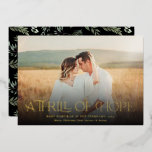 Carte De Vœux En Aluminium Frissons de l'espoir Faire-part de grossesse Photo<br><div class="desc">Annoncez votre grossesse avec style avec ces cartes de fin de année photo magnifiques et complets! Ils sont dotés d'une typographie moderne et élégante,  "A Thrill of Hope" en papier peint. Le dos contient un motif de Noël de pignons sur un arrière - plan de couleur personnalisé (noir).</div>