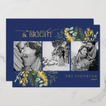 Carte De Vœux En Aluminium Gold Navy Blue Marié & Bright Black White Photo<br><div class="desc">Elegant Gold Navy Blue Married & Bright Black & White Photo Foil Carte de vacances Célébrez votre première saison de vacances en tant que jeunes mariés avec cette luxueuse carte de Noël "Married & Bright". Conçu pour refléter l'élégance de votre union, cette carte présente un mélange époustouflant de bleu marine...</div>