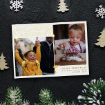 Carte De Vœux En Aluminium Gold Stars Merry & Bright 2 Photos<br><div class="desc">Carte photo Joyeuse et brillante de Noël avec deux photos, étoiles dorées, et texte en feuille d'or. Carte de Noël blanche et or avec joyeux & brillant imprimé en feuille d'or avec beaucoup d'étoiles d'or de différentes tailles. Joyeux et brillant carte photo personnalisé avec votre nom de famille, l'année, et...</div>