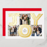 Carte De Vœux En Aluminium Gras joie trois photo moderne rouge Noël<br><div class="desc">Profitez de cette saison des Fêtes avec une carte de vacances amusante et audacieuse en trois photos. Ce design festif présente le mot JOY dans de grandes lettres de papier peint éparpillées autour d'un collage de trois photos carrés. Le dos de la carte est un rouge festif avec des taches...</div>