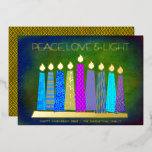 Carte De Vœux En Aluminium Hanoukka bougies Paix Amour Vert clair Véritable O<br><div class="desc">"Paix, amour et lumière." Une illustration ludique, moderne et artistique de bougies motifs de saumons dans une menorah vous aide à inaugurer les vacances de Hanoukka. Des bougies bleues assorties de véritables motifs de feuille d'or colorés, de véritables flammes de feuille d'or et de menorah, recouvrent un arrière - plan...</div>