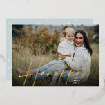 Carte De Vœux En Aluminium Hanoukka pleine photo avec courbe esquissée<br><div class="desc">Partagez vos salutations de vacances avec ces cartes photos Hanoukka chic avec votre photo préférée à fond saigné horizontal ou orienté paysage. "Happy Hanoukka" apparaît comme un texte brillant en papier d'aluminium dans le serif classique et le lettrage décontracté dessiné à la main cursif. Personnalisez avec votre nom de famille....</div>