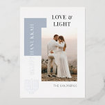 Carte De Vœux En Aluminium Happy Hanoukka Love Light Photo<br><div class="desc">Ajoutez votre photo préférée à cette carte Happy Hanoukka. Tous les champs de texte sont modifiables. Un design moderne avec un accueil audacieux. Personnalisez avec votre nom de famille et customisez le message personnel au contraire. Un design moderne que vos amis et votre famille avec amour.</div>