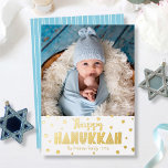 Carte De Vœux En Aluminium Happy Hanoukka Photo moderne Whimsical Real Gold<br><div class="desc">"Bonne Hanoukka." Fun, ludique, fantaisiste, artisanal de la vraie typographie de feuille d'or et une Star of David motif aléatoire superposent un arrière - plan blanc et propre. Ajoutez la photo de votre choix et aidez à ouvrir à Hanoukka avec cette carte de voeux éblouissante, colorée et personnalisée en feuille...</div>