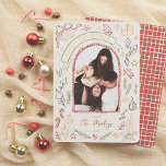 Carte De Vœux En Aluminium Illustrations de Noël rétro Whimsical Arch Photo<br><div class="desc">Capturez la magie des vacances avec cette charmante carte photo rétro de Noël ! Donnez à vos cartes de Noël une étincelle d'or, d'argent ou d'or rose ! Avec une photo en arc encadrée par une bordure dessinée à la main, il ajoute une touche vintage ludique à votre image de...</div>