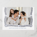 Carte De Vœux En Aluminium Joyeux cadre Hanoukka de lumière photo<br><div class="desc">Une couronne de feuilles brillants en feuille d'argent et des points abstraits de lumière encadrent votre photo pour une carte Hanoukka blanche classique. N'oubliez pas de personnaliser cette carte avec vos noms et votre message personnel au verso.</div>