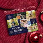 Carte De Vœux En Aluminium Joyeux et brillant photo rose de Noël or<br><div class="desc">Simple style tendance luxe 5 photos personnalisées, typographie chic, et véritable rose en feuille d'or flocons de neige Merry & Bright marine sombre modèle de carte de vacances bleu marine. Facile à personnaliser avec vos photos et votre nom de famille. Veuillez noter que vous pouvez choisir la couleur de la...</div>