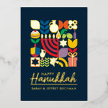 Carte De Vœux En Aluminium Joyeux Hanoukka / Chanukah Juif Salutation Foil<br><div class="desc">Joyeux Hanoukka / Chanukah moderne Géométrique vacances Salutations en Véritable huile d'or sur Dark Navy. Menorah, Dreidel, Donuts, Stars & Huile d'olive... Ils sont tous ici. Symboles Hanoukka juifs Espace pour ajouter votre texte personnalisé à l'avant et à l'arrière. L'hébreu au verso dit, "Chanukah Sameach" — Heureux Hanoukka. Ce haut...</div>