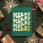 Carte De Vœux En Aluminium Joyeux Super Wavy Green Typographie Noël<br><div class="desc">Merry Merry Merry Merry Christmas Card : un design rétro,  avec une typographie vintage ondulée en feuille d'or et un arrière - plan vert.</div>