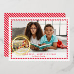 Carte De Vœux En Aluminium KIDS CHRISTMAS PHOTO fun Nice Liste timbre or roug<br><div class="desc">par kat massard >>> WWW.SIMPLYSWEETPAPERIE.COM <<< Un design de carte amusant avec un design de timbre disant "NICE LIST" en papier brillant. Style paysage pour afficher votre belle famille aussi avec photo horizontale. CONTACTEZ-MOI si vous avez besoin d'aide pour que votre photo s'adapte parfaitement kat@simplysweetpaperie.com</div>