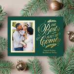 Carte De Vœux En Aluminium Le Meilleur Est Encore À Venir Photo Green Gold<br><div class="desc">Ce design carte photo classique présente un arrière - plan à feuillage persistant classique, l'accueil "le meilleur est encore à venir" et votre texte en feuille d'or surélevée, avec une photo verticale. Le papier peint sur cette carte brille vraiment et ajoute cette touche spéciale à vos cartes de fin de...</div>