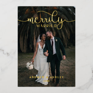 Carte De Vœux En Aluminium Merrily Marié Élégant Script Newlyweds Photo