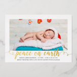 Carte De Vœux En Aluminium Paix sur Terre Noël Photo Faire-part de naissance<br><div class="desc">Une faire-part de naissance de Noël simple et élégante avec une feuille d'or lisant "paix sur terre". Les options de couleur à huile comprennent également l'or et l'argent roses. Les petits accents de coeur de la typographie apportent une touche spéciale. Facile à customiser avec votre propre photo et texte! Le...</div>