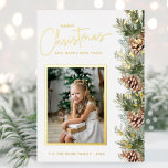 Carte De Vœux En Aluminium Photo Gold Christmas Foil Card<br><div class="desc">Ce carte photo de vacances en feuille d'or Joyeux Noël présente une aquarelle peinte à la main et des pinecones disposés comme un beau cadre latéral. Le texte est brun et l'arrière - plan blanc. L'arrière comprend le même beau cadre avec du texte pour la personnalisation (ou laisser vide pour...</div>