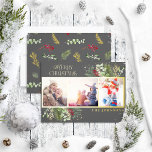 Carte De Vœux En Aluminium Photo moderne gris foncé Joyeux Noël Script Pine P<br><div class="desc">Vous cherchez une carte de vacances unique qui se démarquera vraiment? Joyeux Noël Gris foncé moderne Pine photo Gold Foil Carte de vacances! Cette belle carte présente trois de vos photos préférées dans un cadre en feuille d'or, accentué par des motifs hivernaux festifs en feuille rouge, verte et or. La...</div>