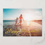 Carte De Vœux En Aluminium Photo Retro Script Happy Hanoukka<br><div class="desc">Police de script de style rétro "Happy Hanoukka" en papier réel. Ajoutez un message ou plusieurs photos à l'arrière. Choisissez entre or,  argent ou feuille d'or rose</div>