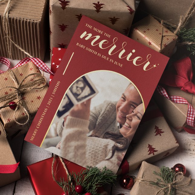 Carte De Vœux En Aluminium Plus Merrier Red Gold Noël Grossesse (The more the merrier Christmas Pregnancy Announcement with Photo Red Festive )