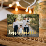 Carte De Vœux En Aluminium Script de brosse - Hanoukka photo complète<br><div class="desc">Le carte photo de vacances Festive Hanoukka présente votre photo horizontale ou paysagère préférée dans un fond de saignement,  avec "Happy Hanoukka" superposé dans une feuille d'or typographie de brosse lettrée à la main. Personnalisez l'avant de la carte avec vos noms et l'année.</div>