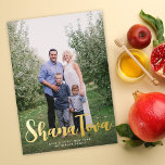 Carte De Vœux En Aluminium Shana Tova Rosh Hashanah Fête juive Photo Flambée<br><div class="desc">Ce carte photo de vacances moderne de Rosh Hashanah dispose d'une photo à fond de sang avec le salut "Shana Tova" et l'étoile de David en feuille d'or. Sur le dos se trouve un arrière - plan bleu marine. Customisez davantage ce design en ajoutant une autre photo et/ou du texte...</div>