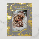 Carte De Vœux En Aluminium Stars Celestial Magie Joyeux Noël Photo<br><div class="desc">Envoyez vos salutations de vacances avec flair en utilisant cette carte unique Joyeux Noël, avec un design céleste éblouissant en feuille d'or véritable qui brille vraiment. Célébrez la magie de la saison avec un thème époustouflant de nuit étoilée qui cadre parfaitement la photo préférée de votre famille. L'oeuvre céleste de...</div>