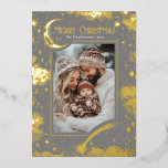 Carte De Vœux En Aluminium Stars Celestial Magie Joyeux Noël Photo<br><div class="desc">Envoyez vos salutations de vacances avec flair en utilisant cette carte unique Joyeux Noël, avec un design céleste éblouissant en feuille d'or véritable qui brille vraiment. Célébrez la magie de la saison avec un thème époustouflant de nuit étoilée qui cadre parfaitement la photo préférée de votre famille. L'oeuvre céleste de...</div>