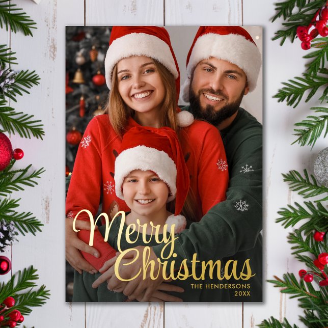 Carte De Vœux En Aluminium Texte de superposition de script de Joyeux Noël po (Merry Christmas Script Text Overlay Family Photo Foil Holiday Card)