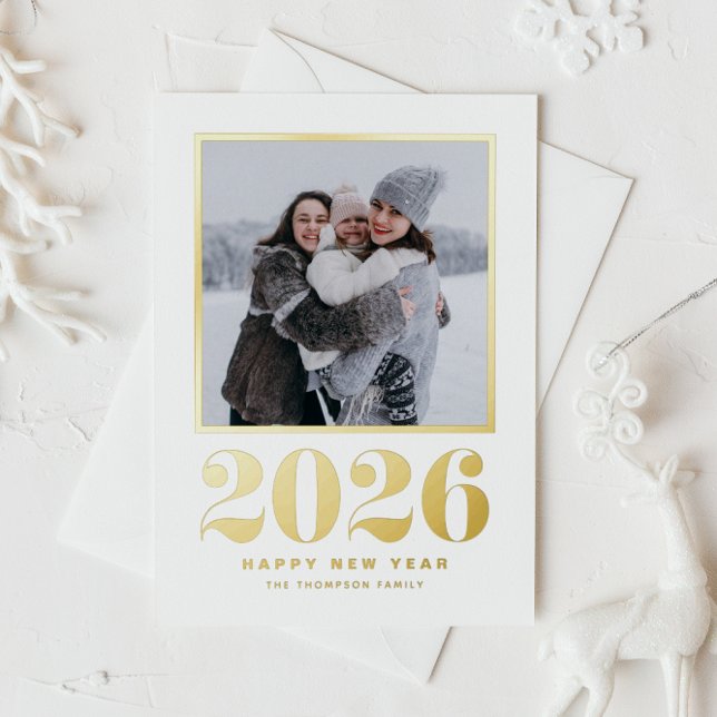 Carte De Vœux En Aluminium Typographie 2025 Joyeux Nouvel An Photo (Welcome 2026 with this gold foil New Year photo card featuring retro bold typography.)