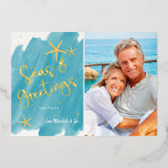 Carte De Vœux En Aluminium Watercolor Seas & Salutations Beach<br><div class="desc">Le design minimaliste de la carte de vacances de la Nautical Boutique Co., Seas & Gremet, présente une typographie manuscrite moderne, votre photo de portrait préférée (ratio 5x7), et des accents d'étoiles de mer pour un thème de vacances à la plage tropicale amusant. Le design est installé sur un arrière...</div>