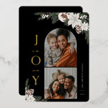 Carte De Vœux En Aluminium Winter Joy 2 Famille Photo<br><div class="desc">JOIE au monde,  blanc hiver fleuri et verdure,  Arche de vacances et cadre carré 2 carte photo. Caractéristiques,  arrière - plans de couleur noire solide avec espace modèle pour votre message de vacances personnel.</div>