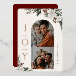 Carte De Vœux En Aluminium Winter Joy 2 Famille Photo<br><div class="desc">JOIE au monde,  blanc hiver fleuri et verdure,  Arche de vacances et cadre carré 2 carte photo. Caractéristiques,  support couleur rouge solide avec espace modèle pour votre message de vacances personnel.</div>