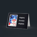 Carte de voeux FROSTY'S NIGHT Snowman Design<br><div class="desc">Salutations de vacances lumineuses et amusantes ! Whimsical,  amusant,  souriant homme de neige contre un ciel froid d'hiver. Jolie carte de voeux pour bonhomme de neige pour envoyer des voeux de vacances! Contactez-moi à rjjamiesoncustom@gmail.com pour obtenir de l'aide.</div>