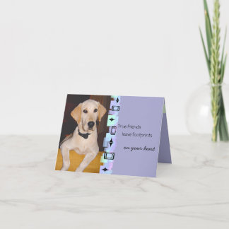 Carte de voeux jaune adorable d'anniversaire de