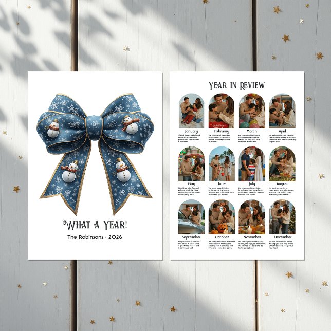 Carte de vœux plate de fin d'année avec nœud à l'e (Snowman Bow Year in Review Flat Holiday Photo)