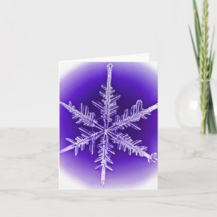 Carte de voeux pour flocon de neige violet et blan