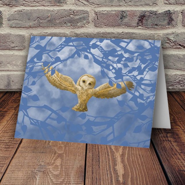 Carte de vœux simple bleue avec hibou beige (Blue forest leaves golden beige  owl in flight blank note card, wise barn owl outstretched wings)