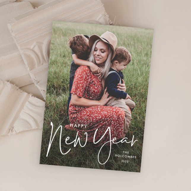 Carte de vœux simple photo Nouvel An écriture mode (Simple handwritten photo new years holiday card.)